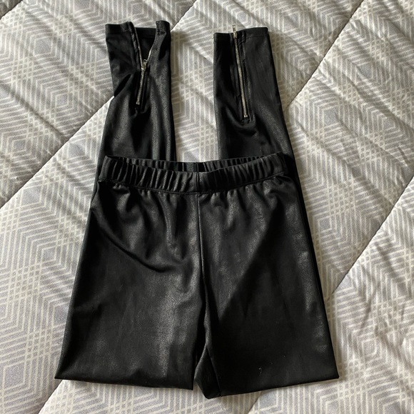 ❄️ 4/$20 Faux Leather/Crackle Leggings - Picture 3 of 4